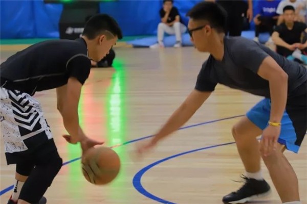 职业篮球教练如何制定有效的赛制训练计划?_2